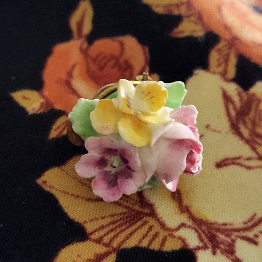 🌟Lot of clip-on earrings mismatched.